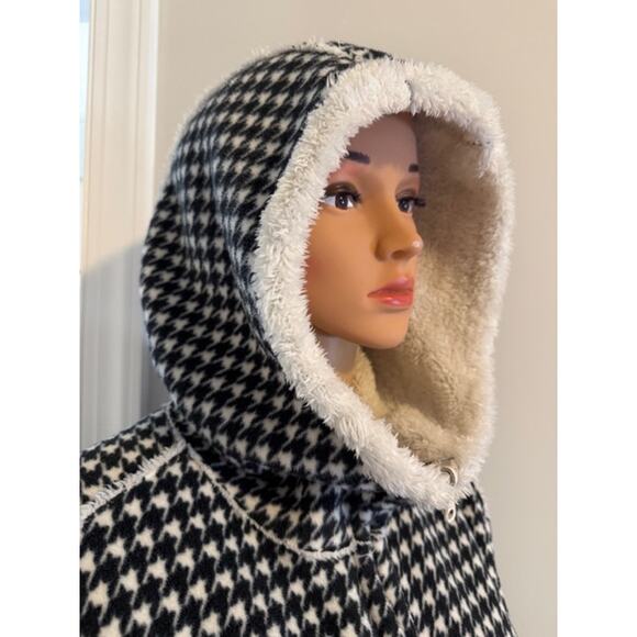 Cute & Cuddly Soft Houndstooth Hooded Fleece Jacket, Women's Size PM - Picture 2 of 7